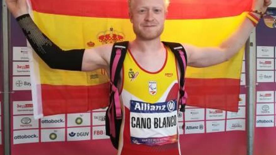 El saltador alicantino Iván Cano tras revalidar su título de campeón de Europa el lunes en Berlín.