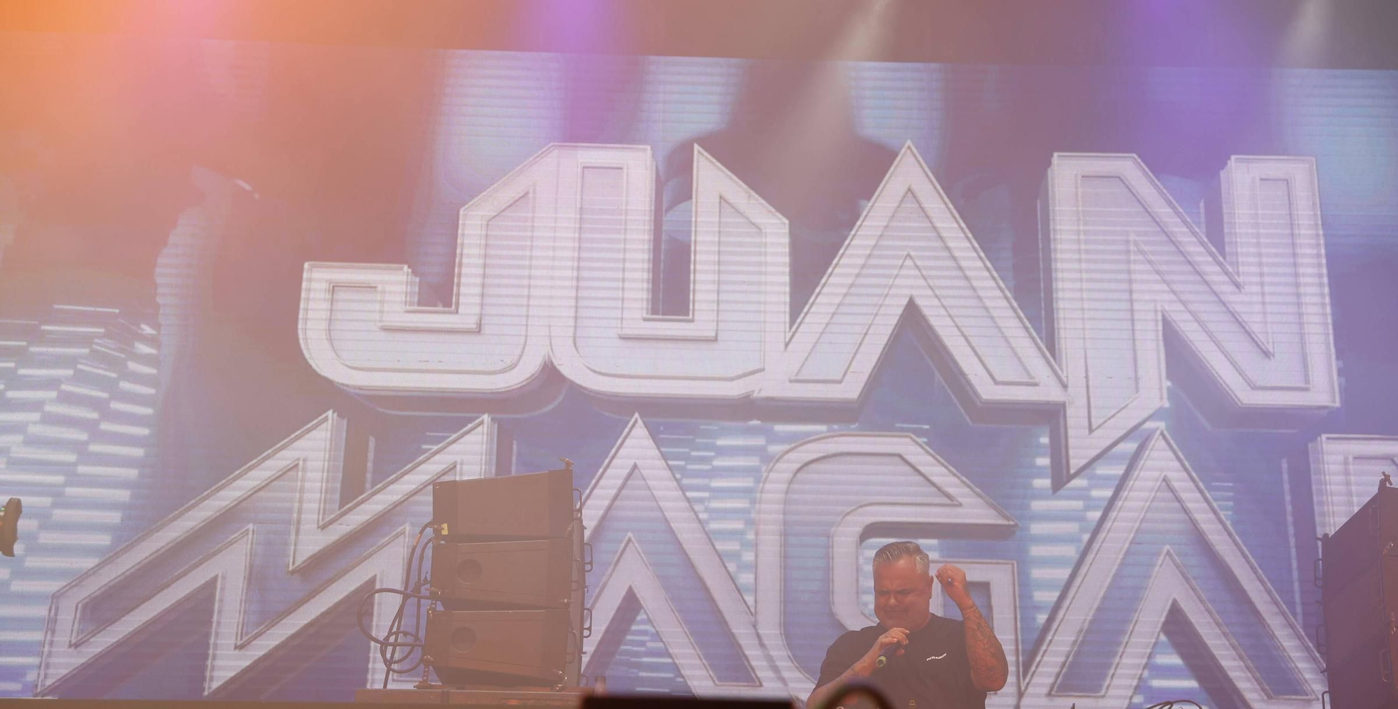 Largas colas y lleno hasta la bandera en el concierto de Juan Magán en Gijón (en imágenes)