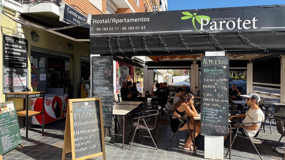 La única terraza abierta en el pueblo
