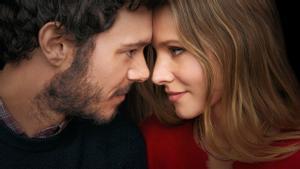 Nadie quiere esto es la historia del romance entre el rabino Noah y Joanne, interpretada por Kristen Bell.