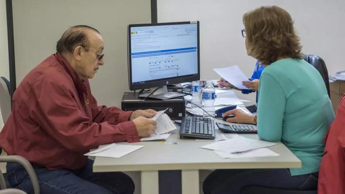 Los beneficiarios del subsidio por desempleo quedan exentos de presentar la declaración de la Renta hasta 2026.