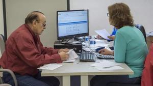 Los beneficiarios del subsidio por desempleo quedan exentos de presentar la declaración de la Renta hasta 2026.