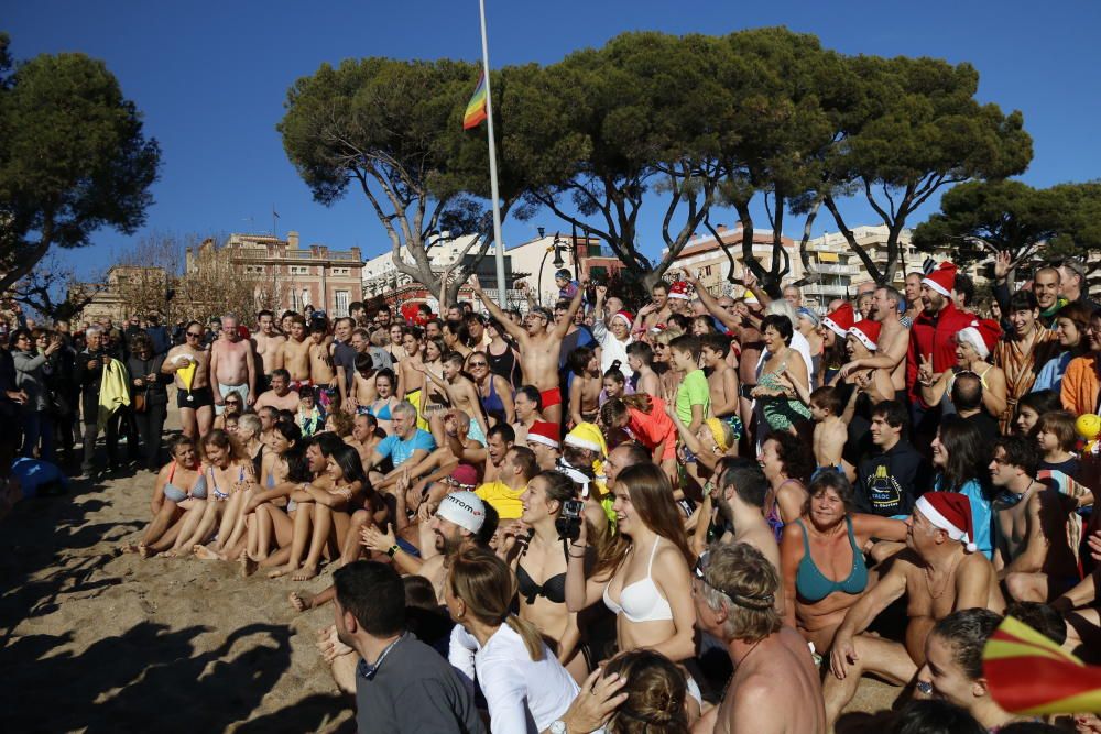 Primer bany de l'Any a Sant Feliu de Guíxols