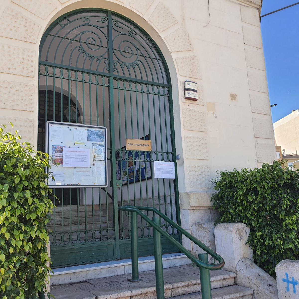 El colegio Campoamor cerrado por una avería en la fosa séptica, este viernes