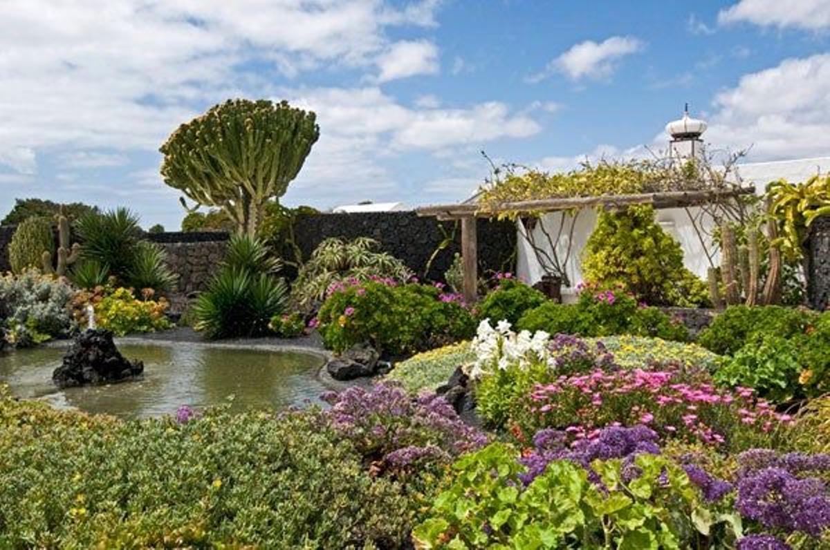 Aprovechando las burbujas volcánicas, el sótano de la Fundación de César Manrique cuenta con cinco salas diferenciadas