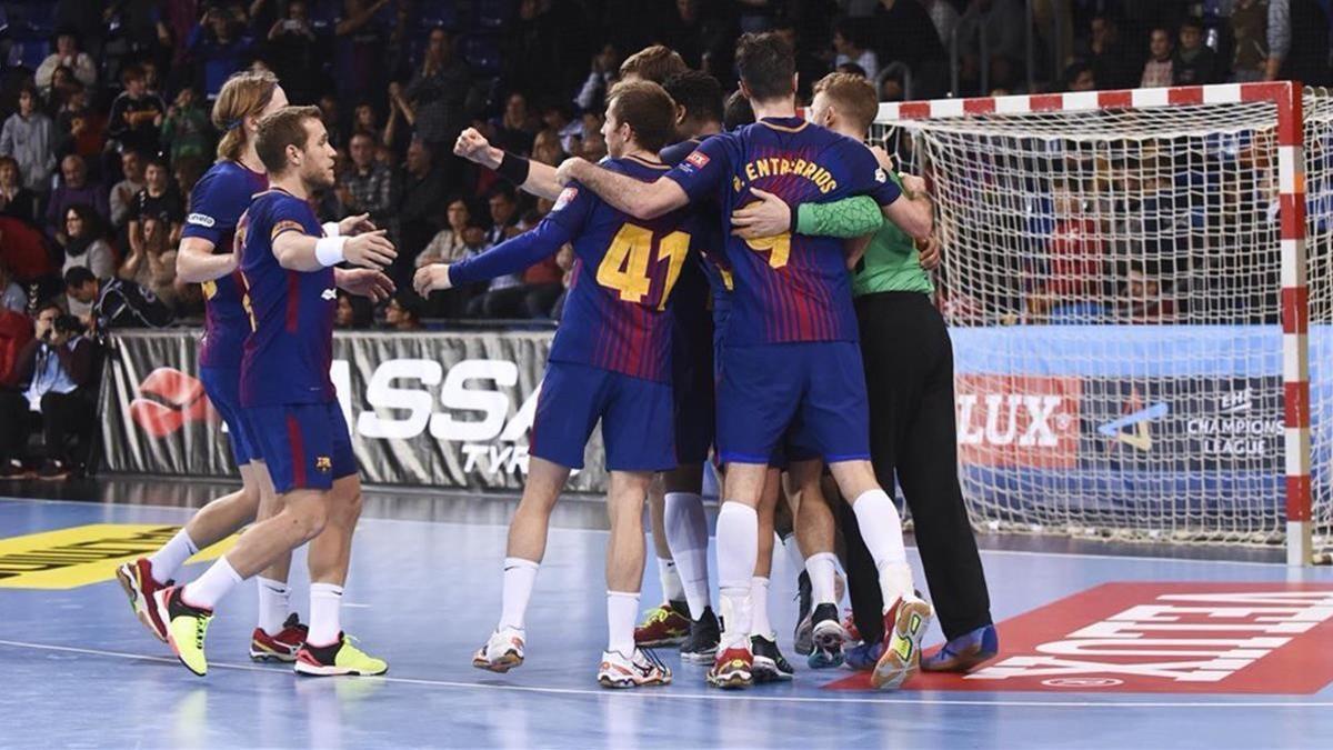 Los jugadores del Barça celebran la victoria.