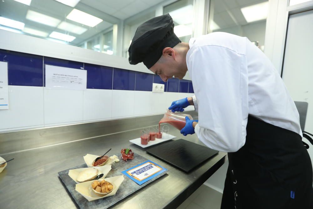 Pablo González-Conejero pone las tapas en el hospital Los Arcos