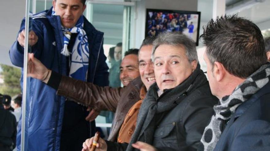 Alfonso Rus, en el palco viendo un partido del Olímpic.