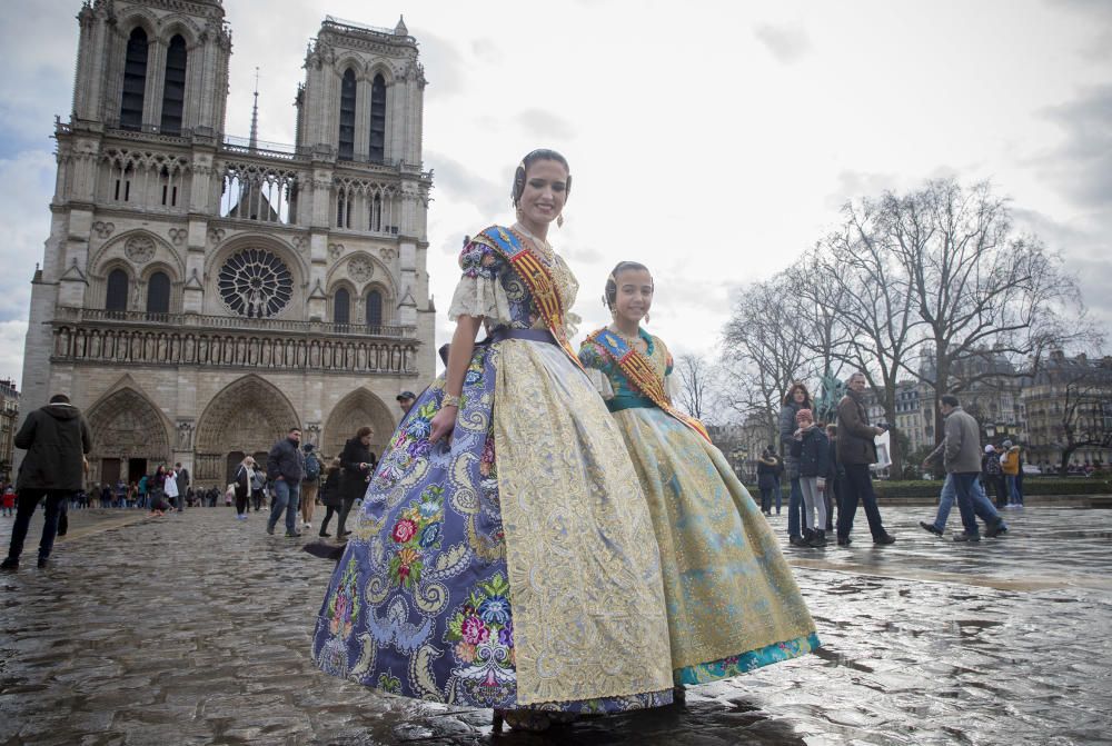 Las falleras mayores de 2016 en Notre Dame con motivo del Extra de Fallas de Levante-EMV