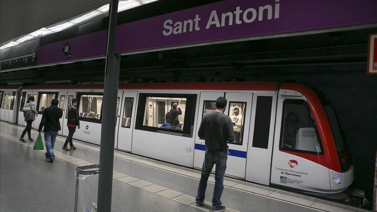 rjulve29267150 barcelona 2015 04 09  barcelona  l 2 del metro parada de  sa181024132324