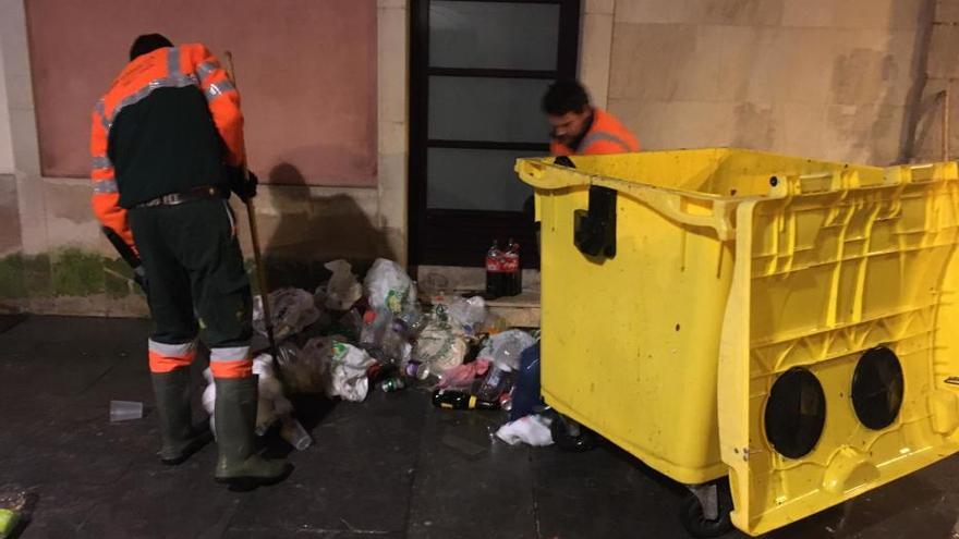 Recogida de basura en Gijón.