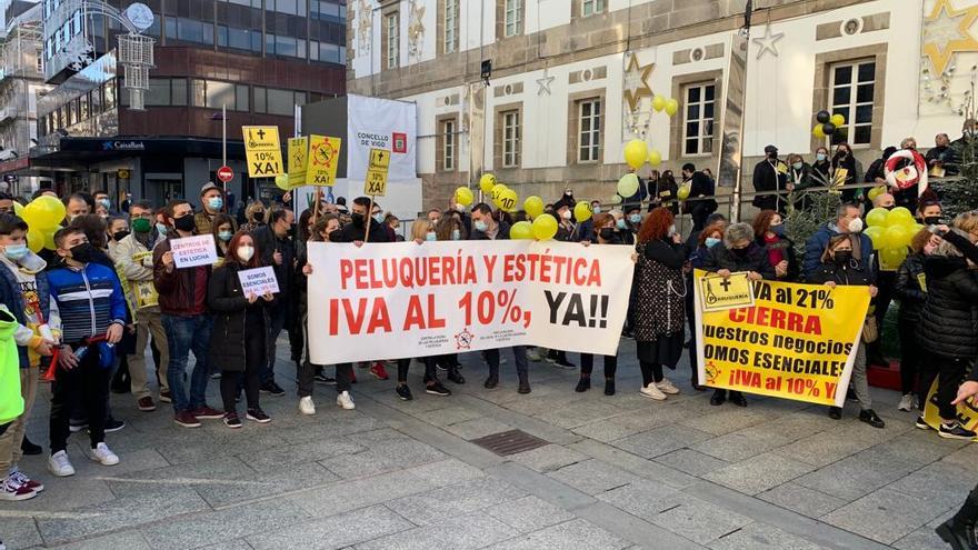 La protesta de las peluquerías &#039;peina&#039; Vigo por el recorte del IVA