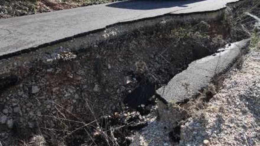 Graves destrozos en una vía rural de Almudaina.