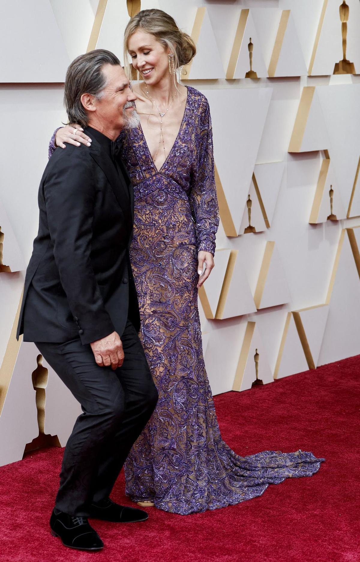 Josh Brolin y su mujer Kathryn Boyd Brolin, en la alfombra roja de los Oscars 2022