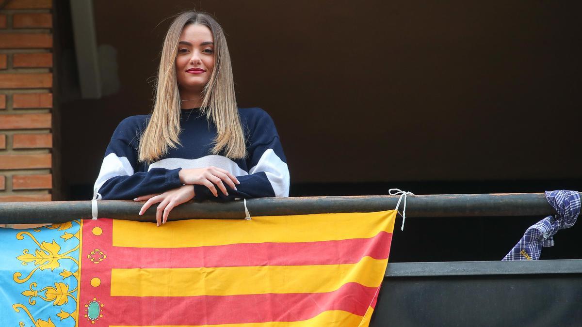 Consuelo Llobell, confinada, en su casa