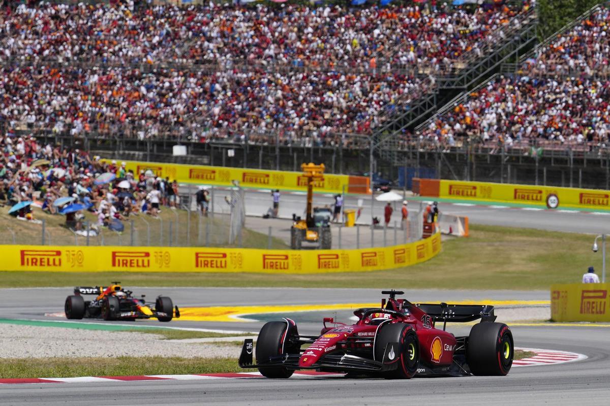 MONTMELÓ (BARCELONA), 22/05/2022.- El piloto español Carlos Sáinz, de Ferrari durante el Gran Premio de España de Fórmula Uno que se disputa este domingo en el circuito de Barcelona-Cataluña, en Montmeló (Barcelona). EFE/Enric Fontcuberta