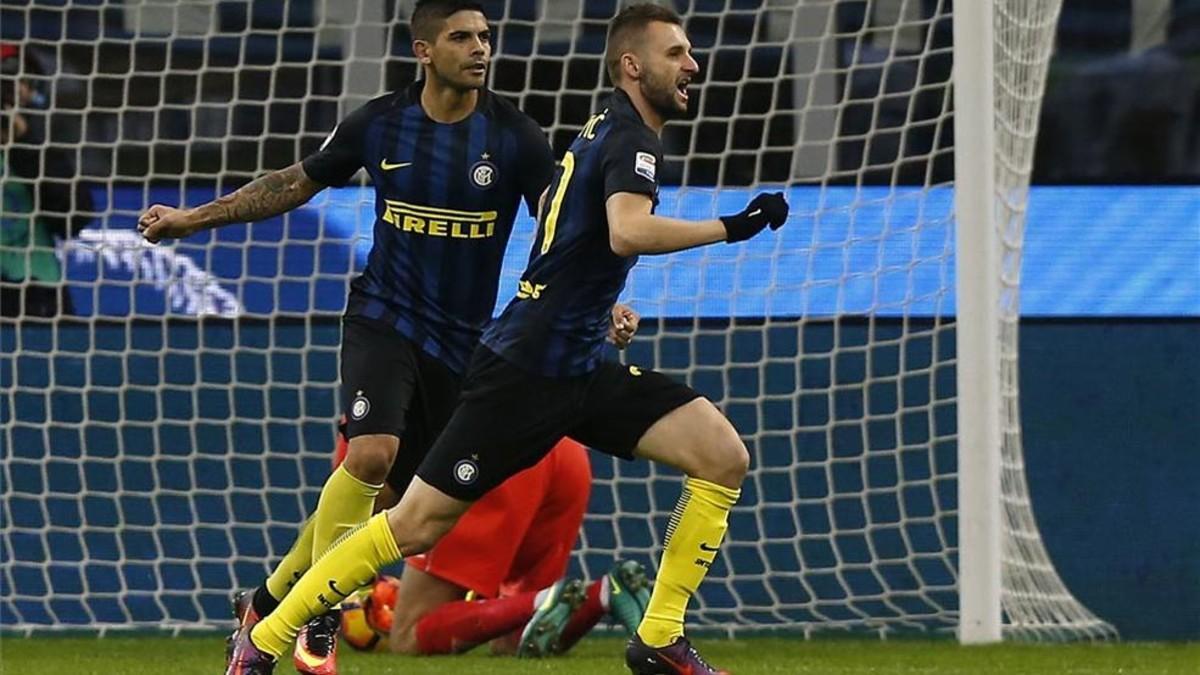 Brozovic celebra el primer gol del Inter