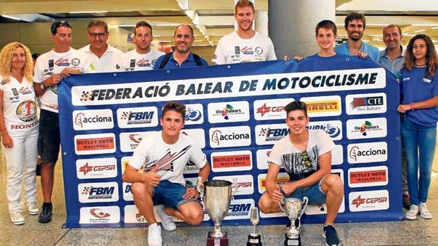 Javier Orellana y Augusto Fernández, ayer, recibidos por la Federació Balear de Motociclisme.