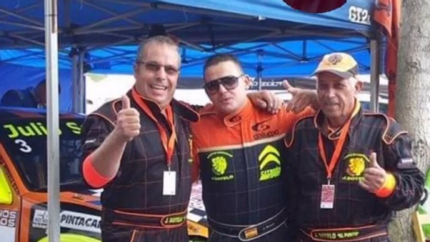 Julio Sotelo, junto a su padre y su abuelo en una prueba reciente del Nacional