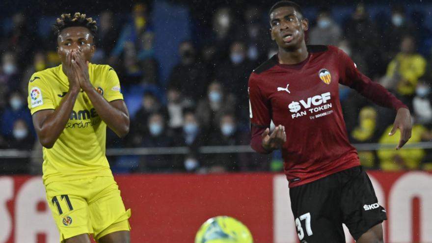 Chukwueze lamenta una ocasión fallada ante el Valencia en el encuentro del año pasado.