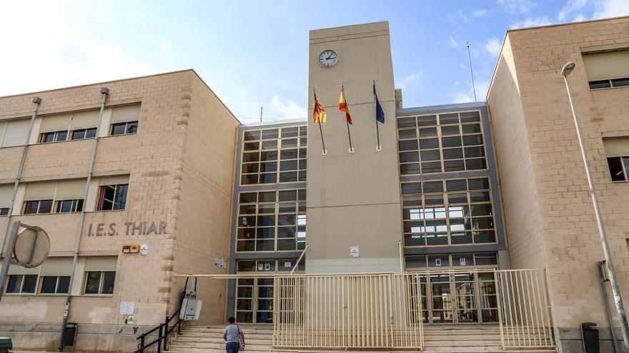 Los recortes llegan a la Escuela Oficial de Idiomas de Pilar de la Horadada con la supresión del grupo de aprendizaje de valenciano