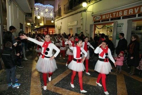 Cabalgata de la ilusión y cuento "El año que Mama Noel repartió los regalos"