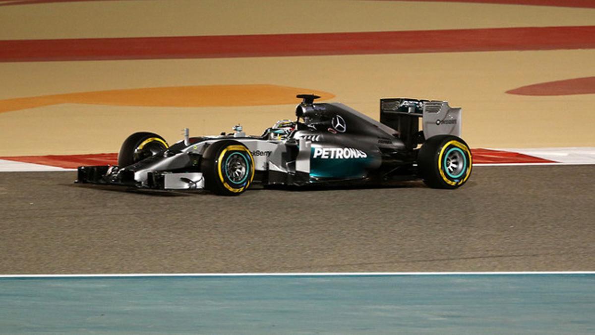 El monoplaza de Lewis Hamilton, en la primera sesión de entrenamientos libres del Gran Premio de Baréin