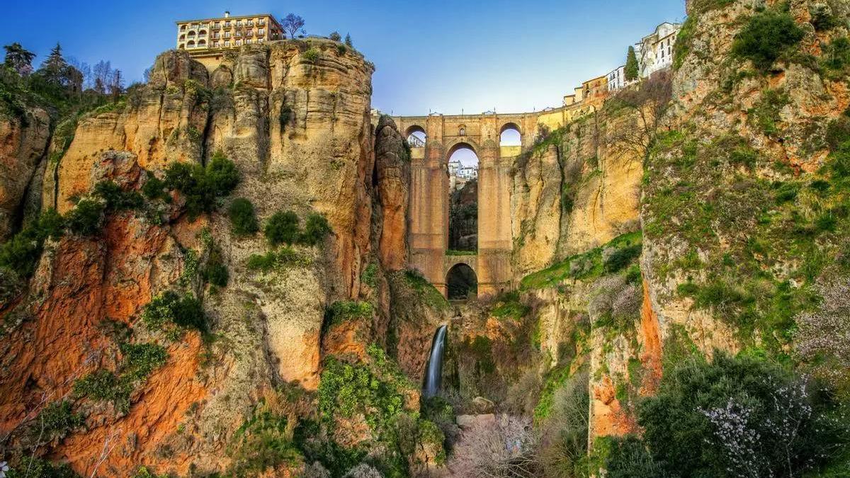 Disfruta de Ronda si viajas en el Al- Ándalus.