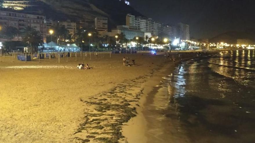 120 jóvenes denunciados anoche por beber alcohol en la calle en Alicante