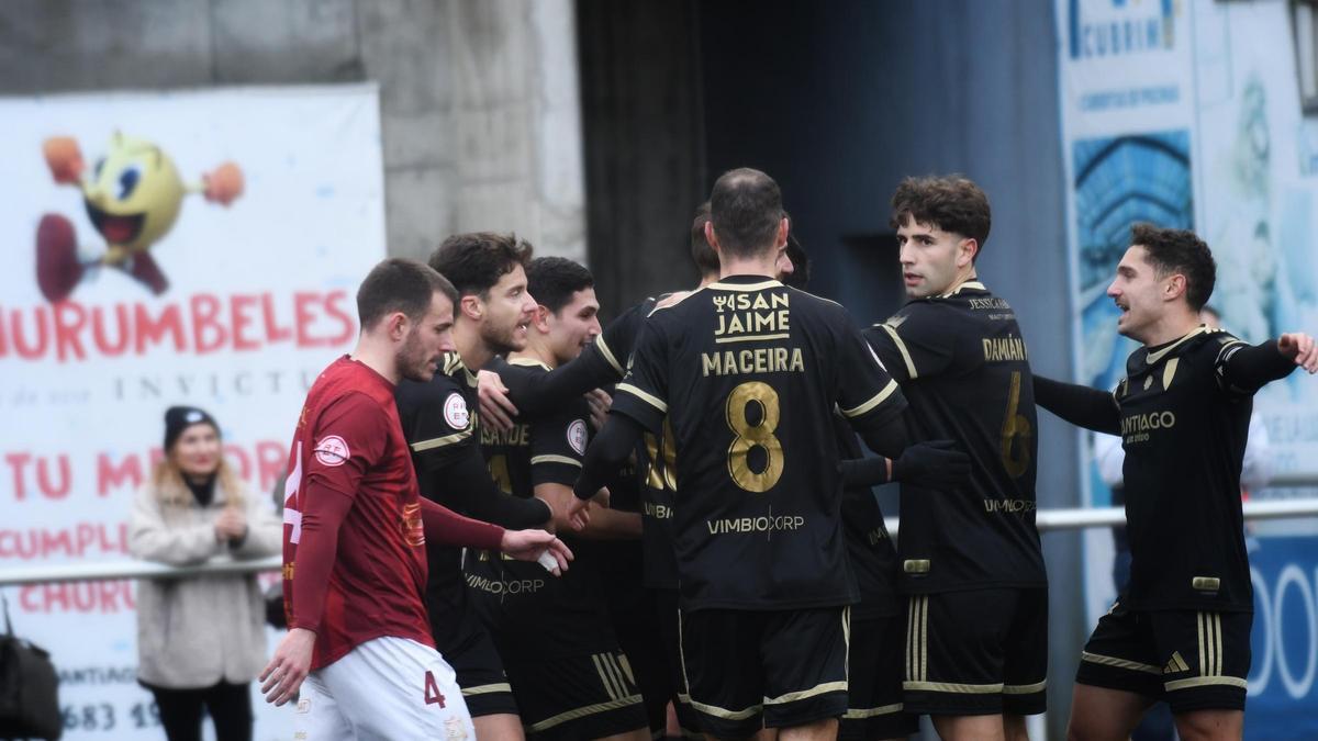 Victoria sufrida del Compostela en Estrada por 0 a 2 en la gran tarde de Guisande