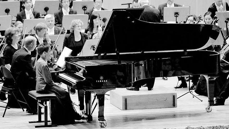 Maria João Pires, al piano, momentos antes de iniciar su concierto del sábado en el Auditorio.