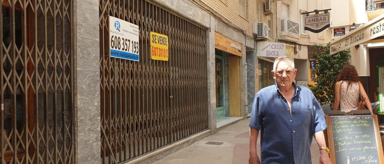 Una de las zonas comerciales del centro donde hay algunos negocios cerrados desde hace meses.