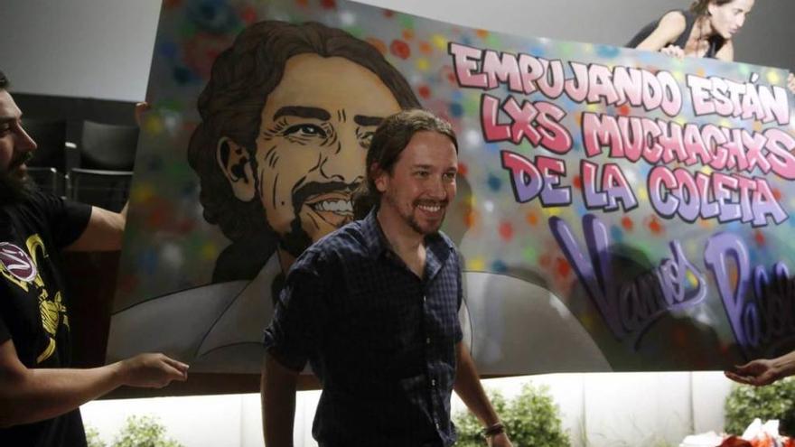 Iglesias, en el inicio de su reunión en un cine de Madrid con representantes de los círculos de esa comunidad.