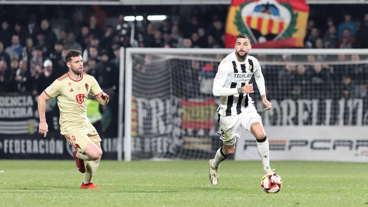 Borja Granero, en acción, durante el último partido en Castalia.