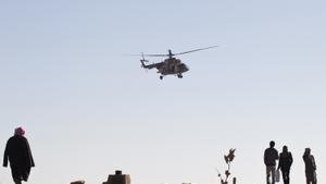 Archivo - Helicóptero del Ejército de Irak