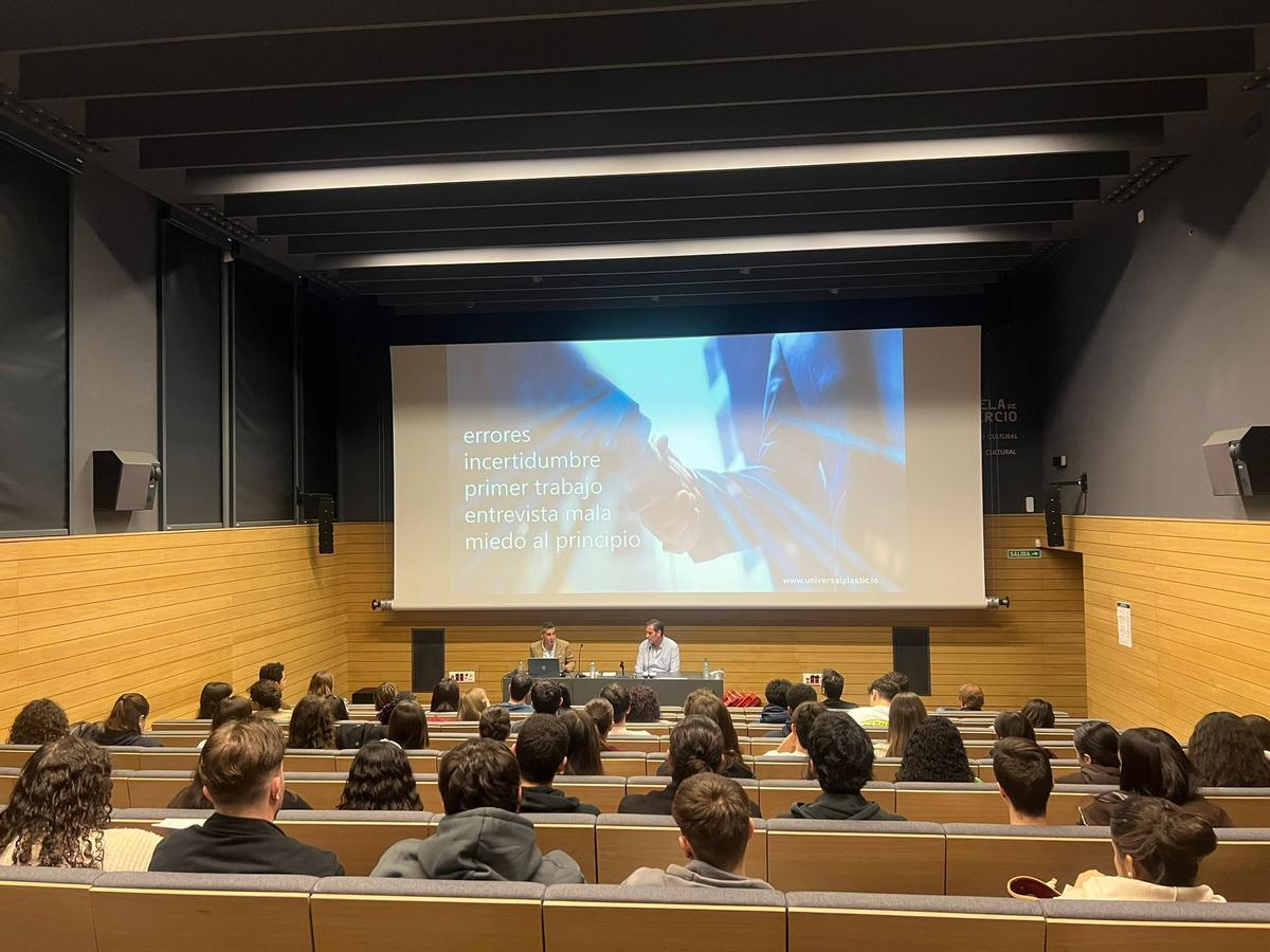 La jornada "Emprendiendo hacia el futuro" del IES Número 1 de Gijón, en imágenes