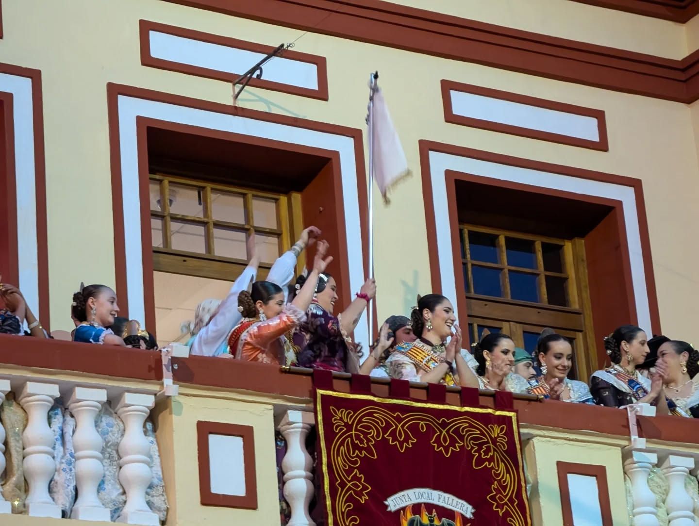 La Pobla de Vallbona entrega los premios a los monumentos de las comisiones falleras