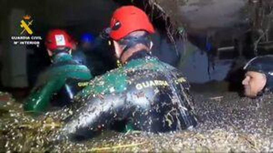 Las impactantes imágenes del interior de algunos garajes de Paiporta días después de la DANA