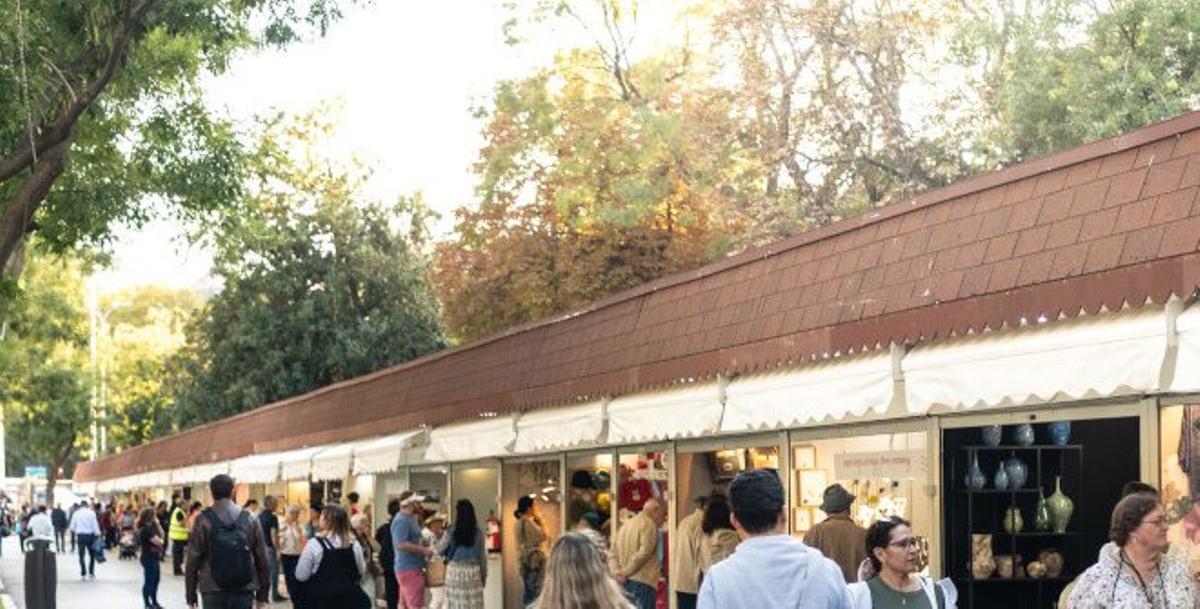El paseo de Recoletos se convierte en un escaparate artesanal.