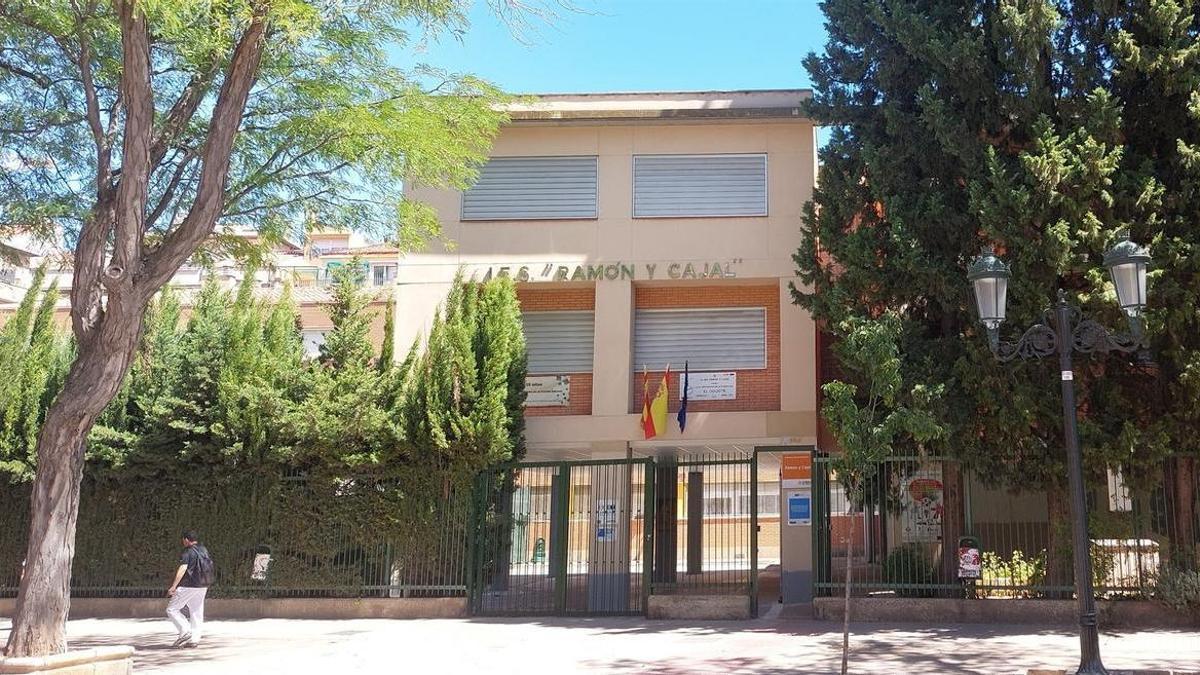 Fachada del Ramón y Cajal.