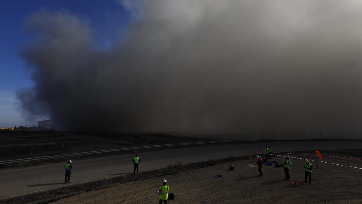 Vista de dron de la demolición de la chimenea de Andorra