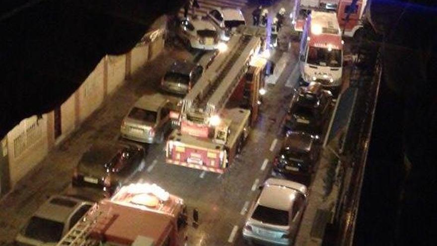 Tres heridos en un incendio en una vivienda de Alicante