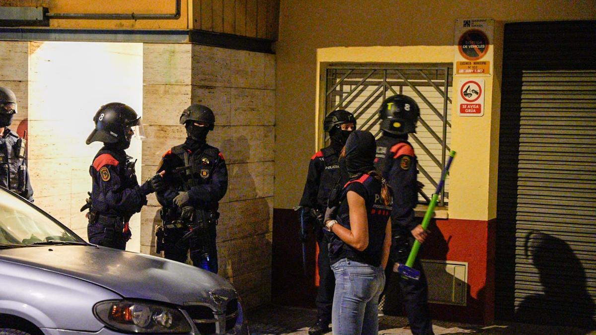 Los Mossos realizan varios registros en el barrio de la Grípia de Terrassa relacionados con drogas