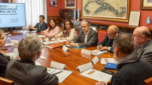 Integrantes de la comisión organizadora del octavo centenario de la catedral de Tui.