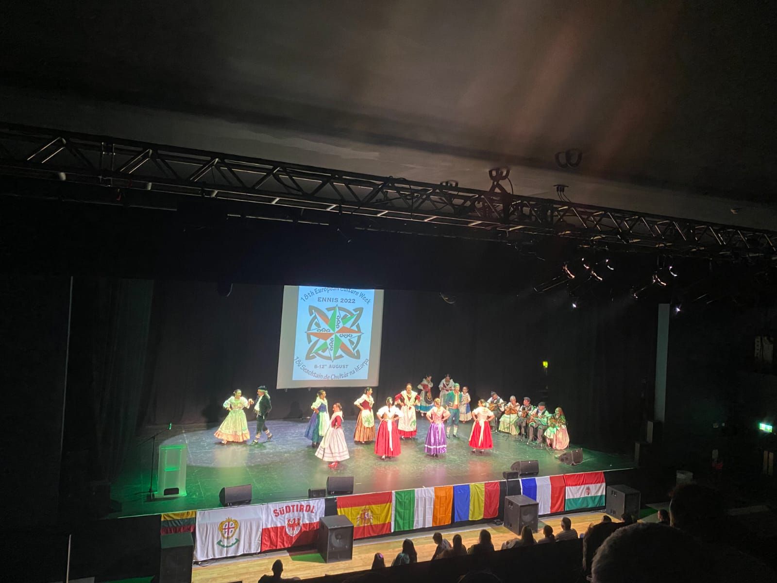 Grupo de Danzas Postiguet en Irlanda