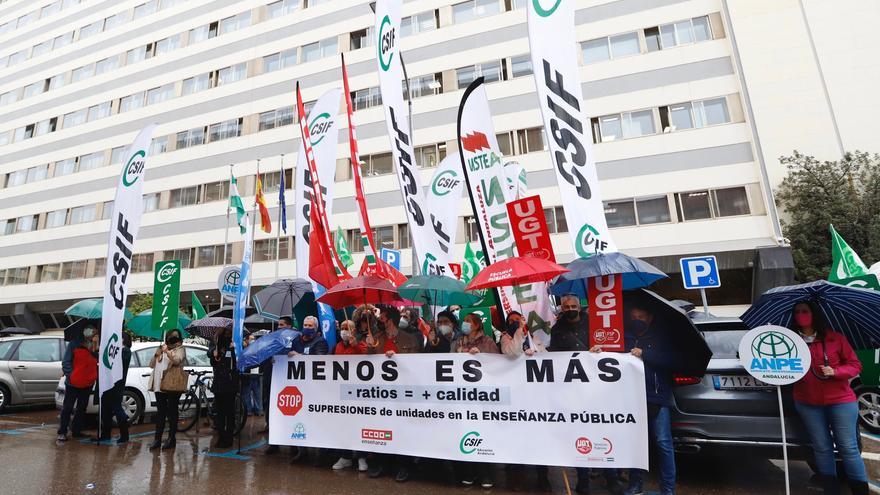Nueva protesta sindical en Córdoba contra la supresión de unidades escolares