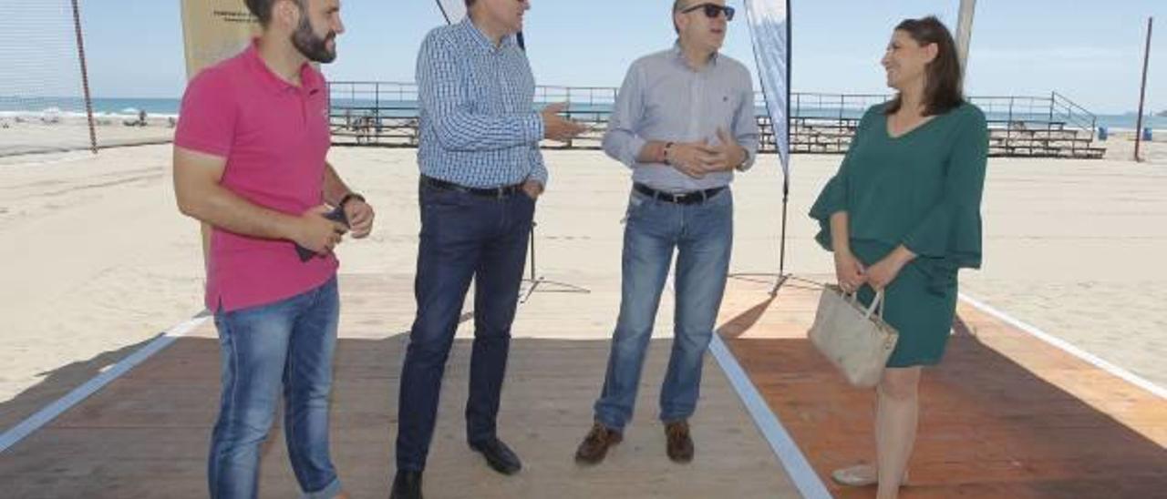 Un momento de la presentación que se desarrolló ayer en la playa del Port.