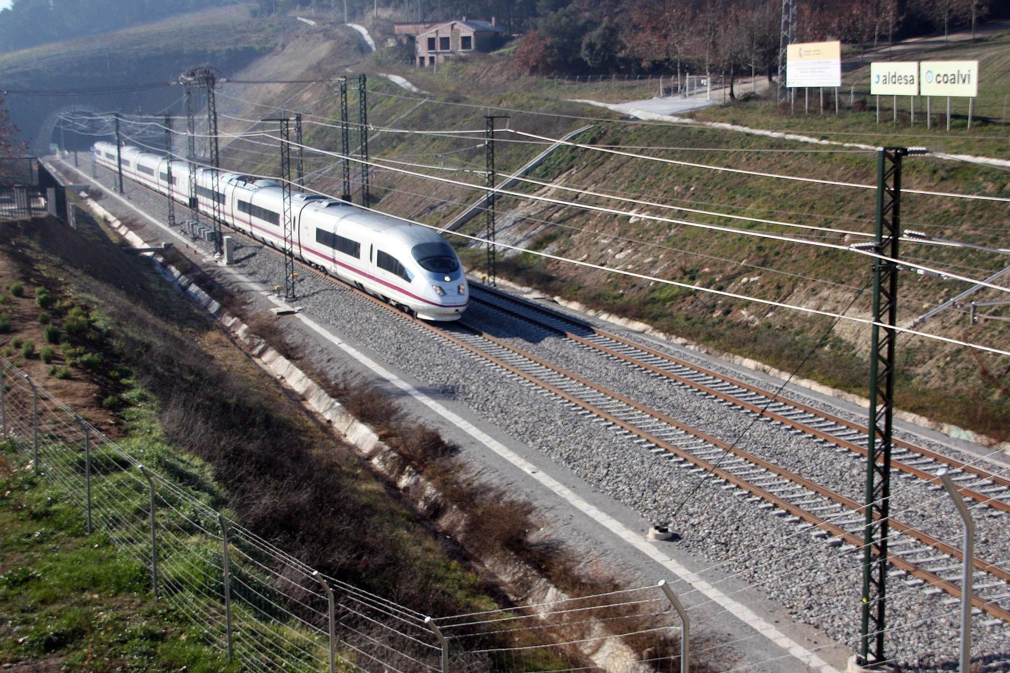 Tren en su recorrido entre Figueres y Barcelona