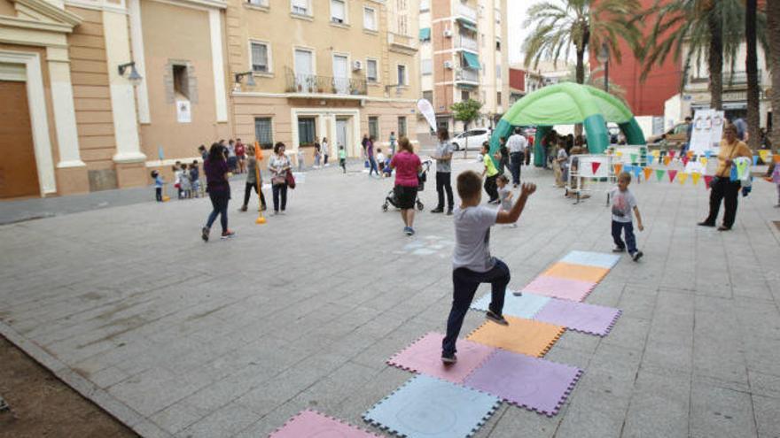 Niños jugando en el Cabanyal en una de las actividades organizadas por &#039;Cultura als barris&#039;