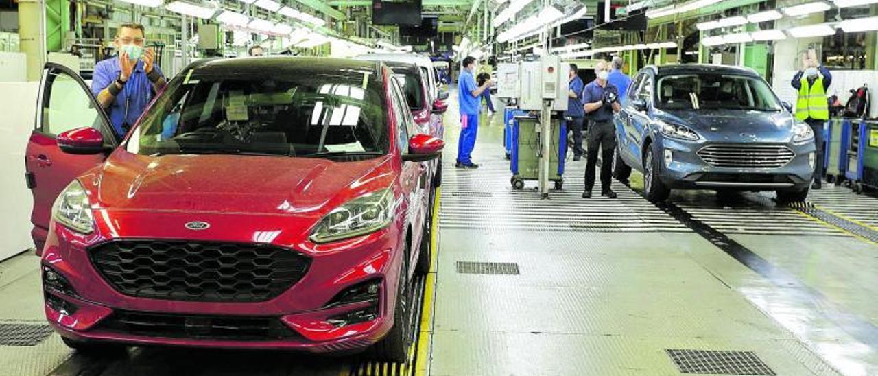 Cadena de producción del nuevo Ford Kuga en la planta valenciana de Almussafes.